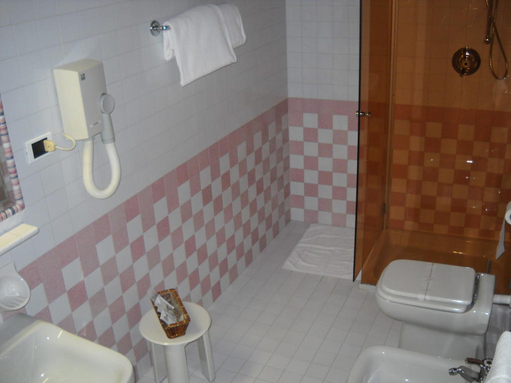 Hotel Faccioli Valeggio sul Mincio Phòng bức ảnh